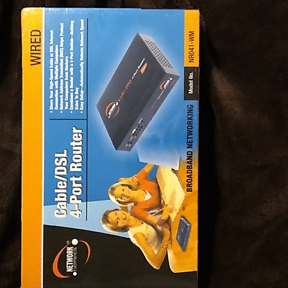 NWOT Network Cable/DSL 4-Prt Router